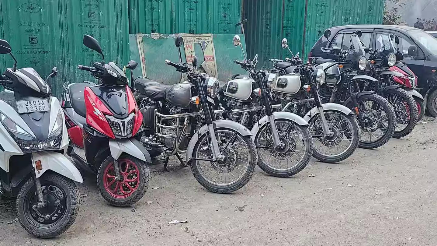 Explore Kashmir with ease! Rent top-quality bikes from Bike Rentals Srinagar. From sporty to rugged, find your perfect ride and discover stunning landscapes. Book now! Call: 7006341559